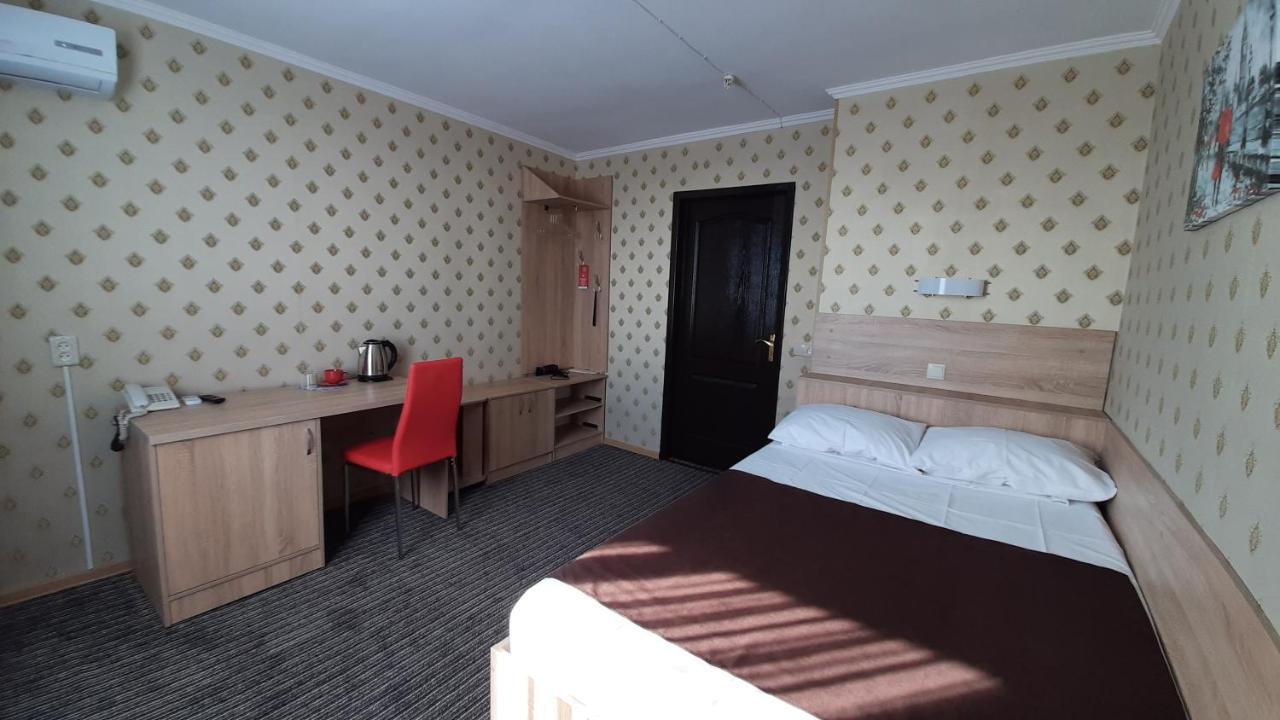Tourist Hotel คาร์คิฟ ภายนอก รูปภาพ